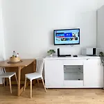 Parisian Studio Arc Triomphe
